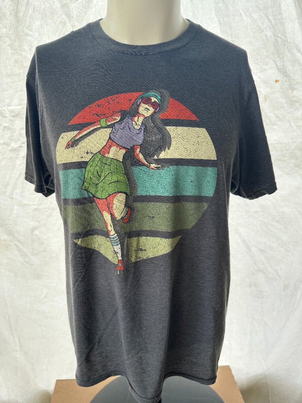 Girl Roller Skating Men's Dark Gray T Shirt Size Medium Port & Company Cotton